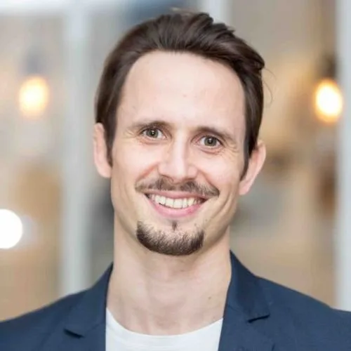 Butzi (Johannes Alinhac), conférencier