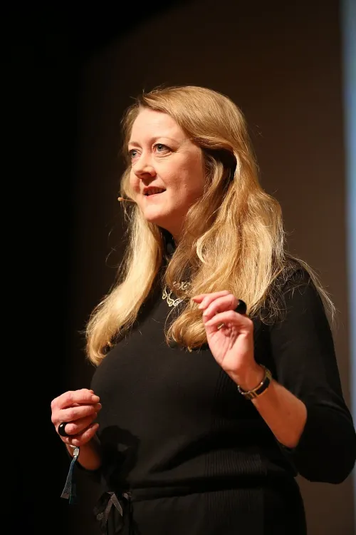 Annie Machon, conférencier