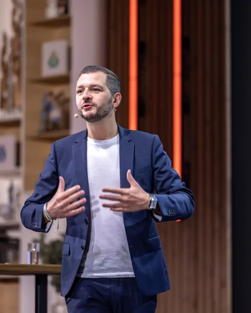 Vincent Avanzi, speaker