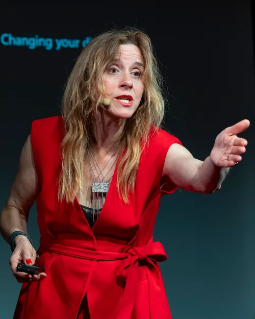 Isabelle Szedleski, speaker