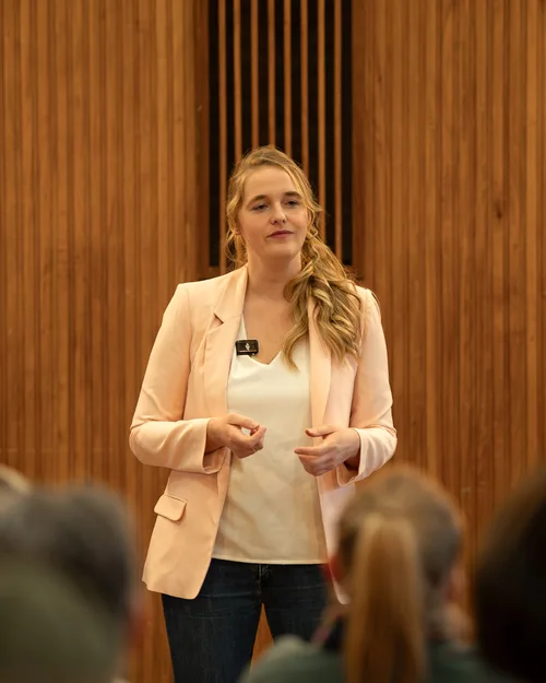 Alice MATHIEU, conférencière
