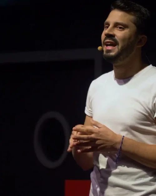 Guillaume Dechambenoit , speaker